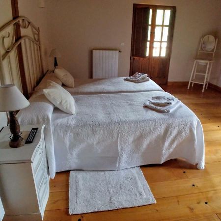Hotel Trisileja En Novales Zewnętrze zdjęcie