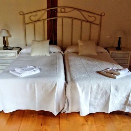 Hotel Trisileja En Novales Zewnętrze zdjęcie