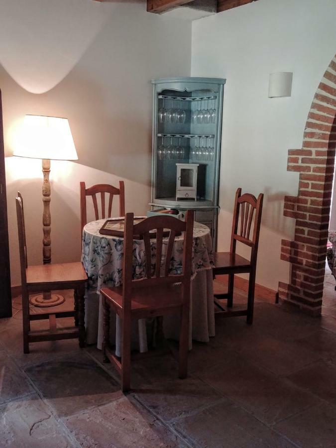 Hotel Trisileja En Novales Zewnętrze zdjęcie