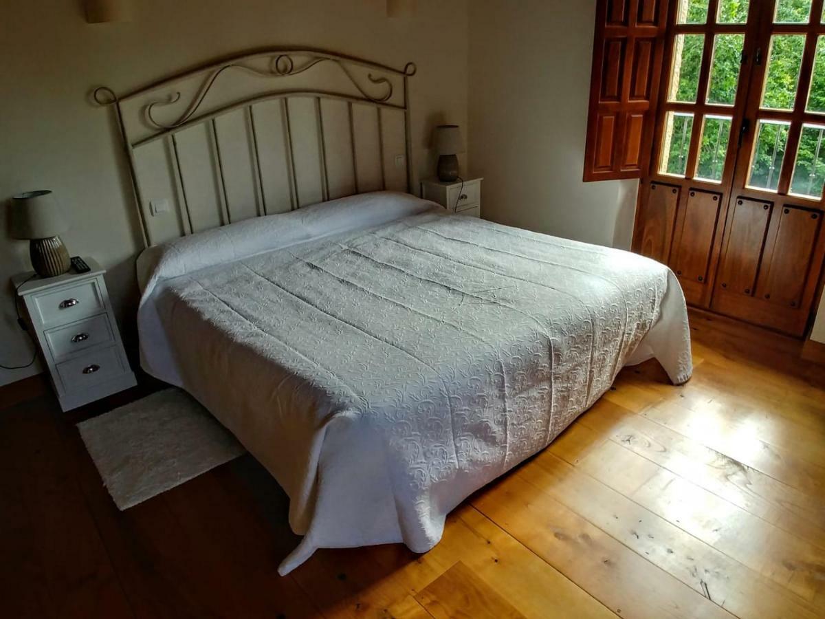Hotel Trisileja En Novales Zewnętrze zdjęcie