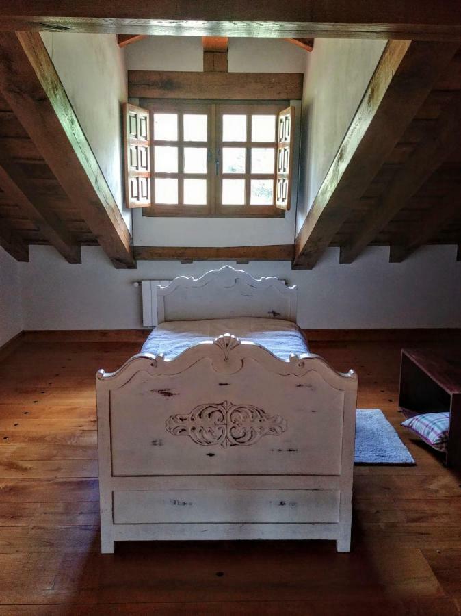 Hotel Trisileja En Novales Zewnętrze zdjęcie