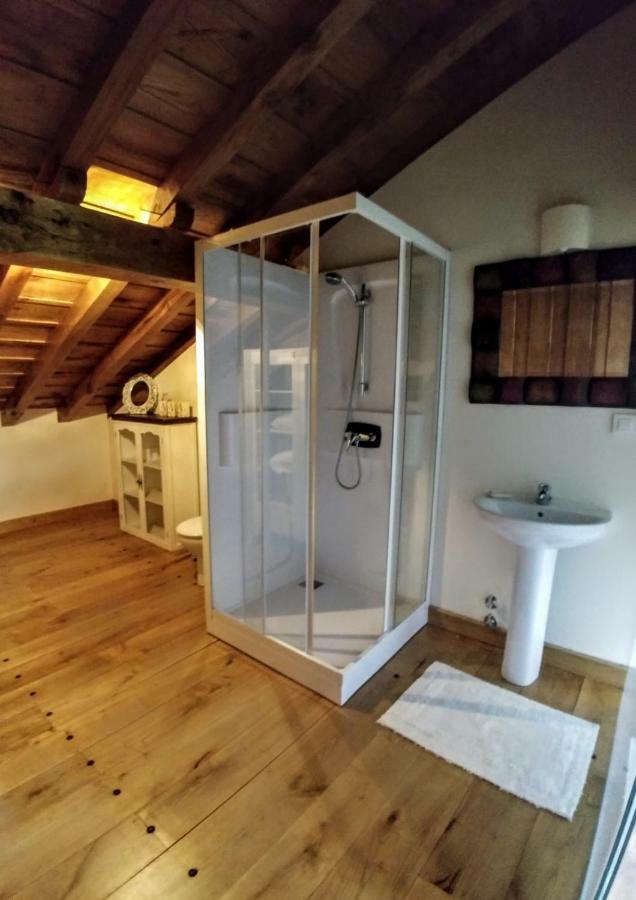 Hotel Trisileja En Novales Zewnętrze zdjęcie