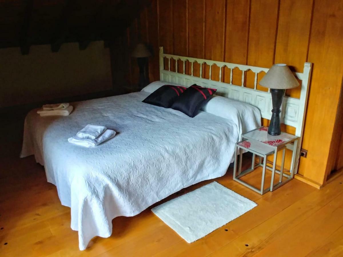Hotel Trisileja En Novales Zewnętrze zdjęcie
